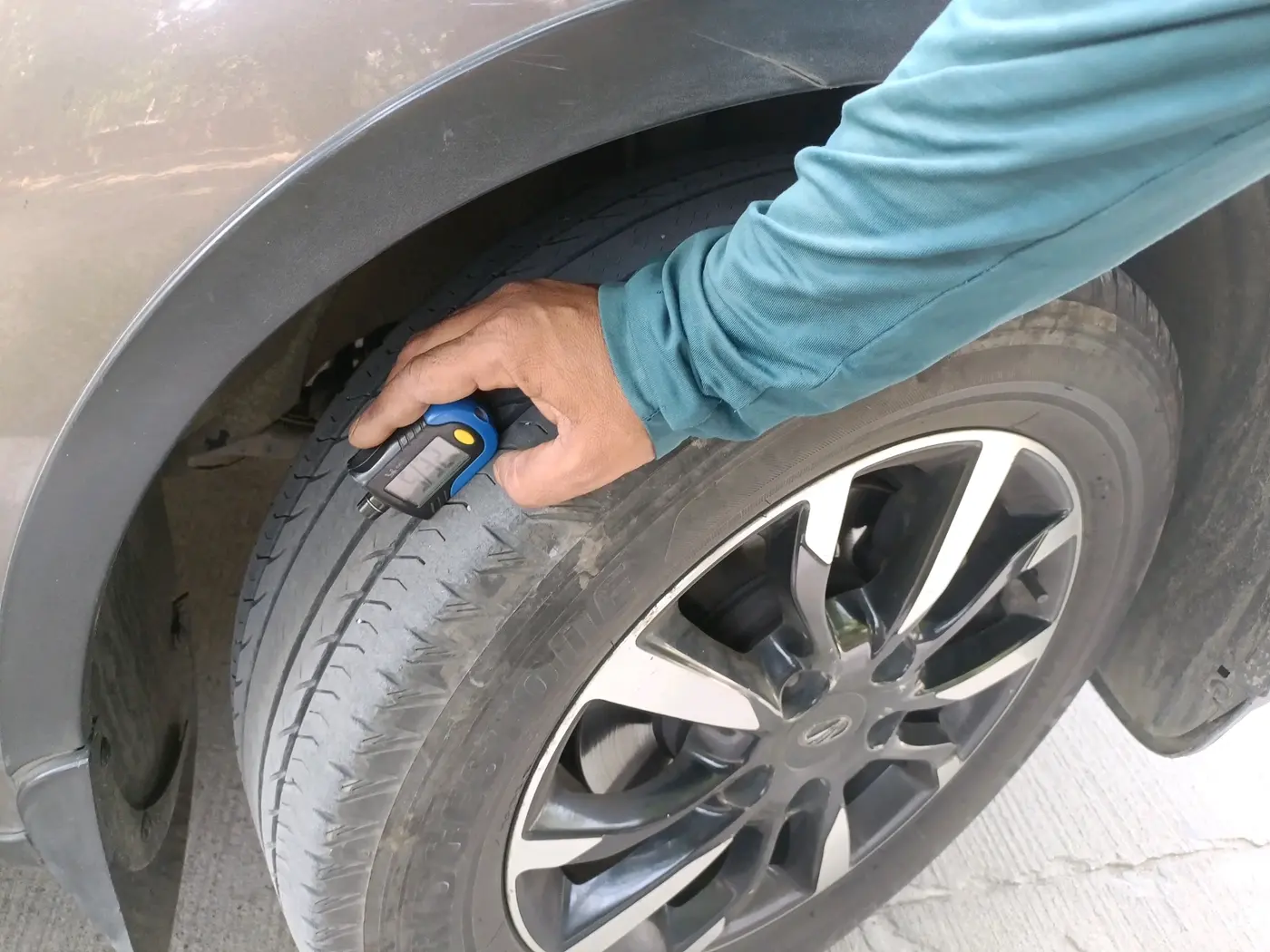 2019 Mahindra XUV500 W11 AT, Diesel, Automatic, 1,20,538 km, tyre