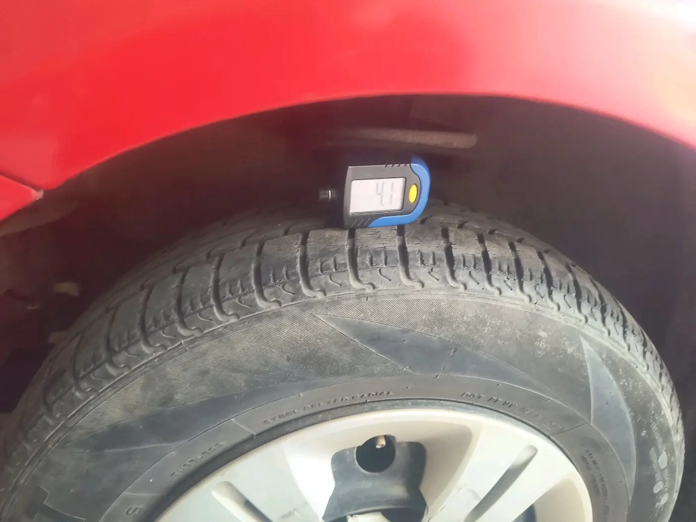 2011 Maruti Swift VXI, Petrol, Manual, 68,675 km, tyre
