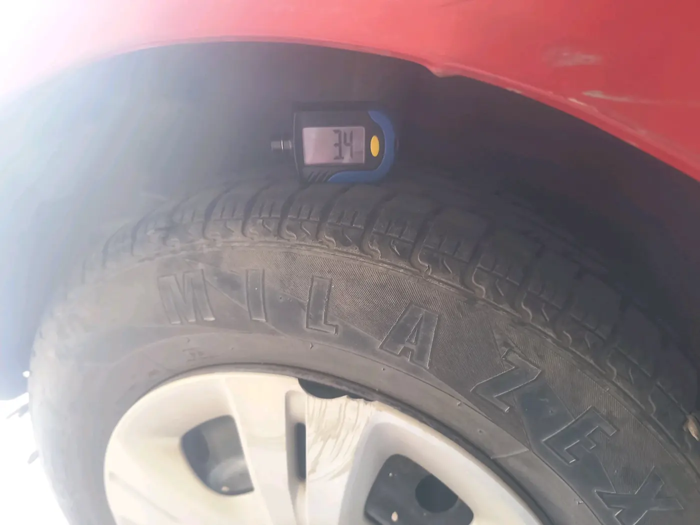 2011 Maruti Swift VXI, Petrol, Manual, 68,675 km, tyre