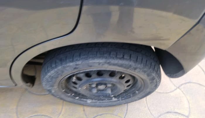 2014 Maruti Wagon R 1.0 VXI ABS, Petrol, Manual, 1,06,894 km, tyre