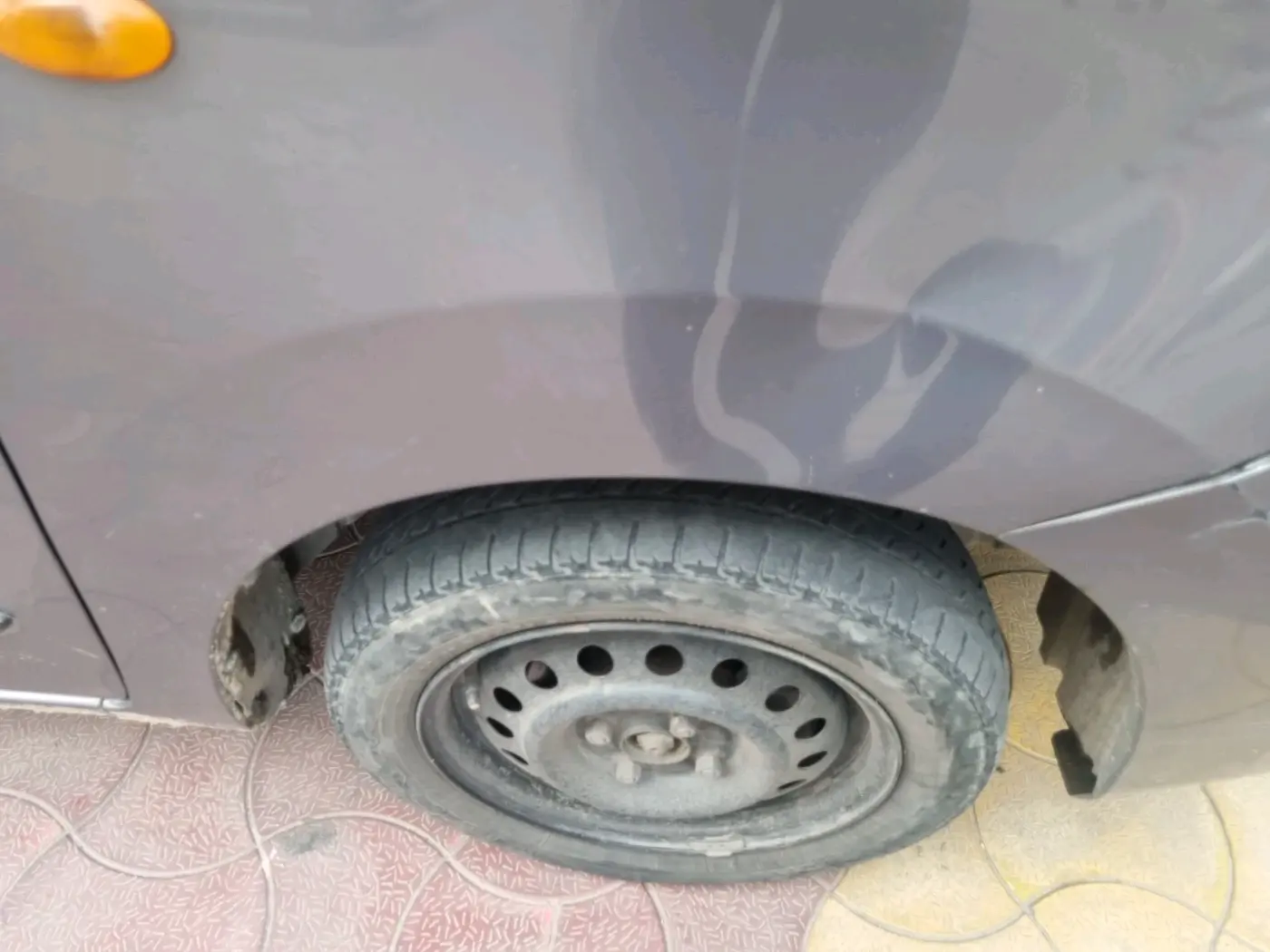 2014 Maruti Wagon R 1.0 VXI ABS, Petrol, Manual, 1,06,894 km, tyre