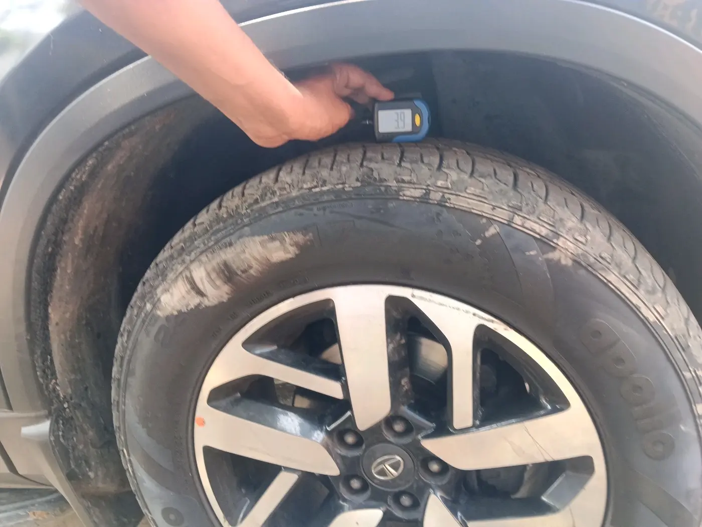 2021 Tata Harrier XT PLUS 2.0L KRYOTEC DARK EDITON, Diesel, Manual, 1,43,039 km, tyre