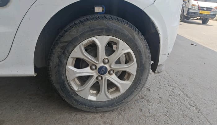 2017 Ford New Figo TITANIUM 1.2 PETROL MT, Petrol, Manual, 97,868 km, tyre