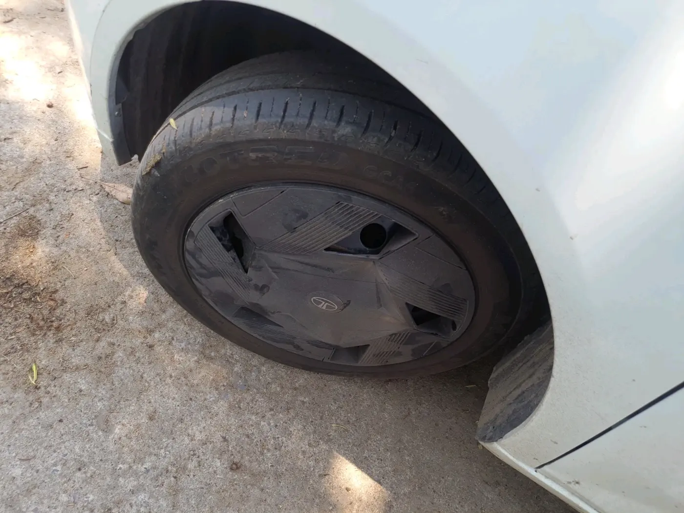 2026 Tata ALTROZ Pure Petrol 5MT, Petrol, Manual, 1,008 km, tyre