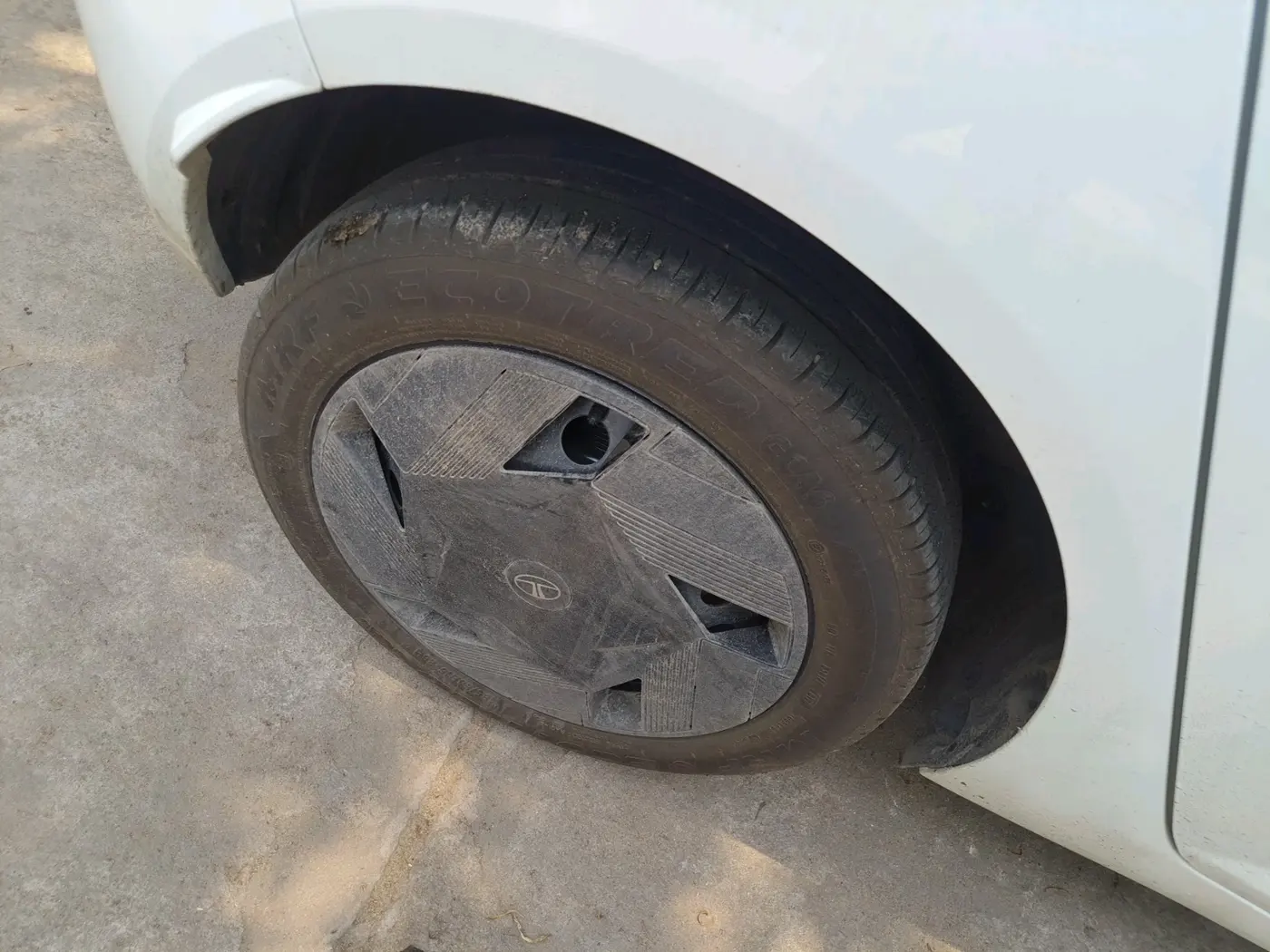 2026 Tata ALTROZ Pure Petrol 5MT, Petrol, Manual, 1,008 km, tyre