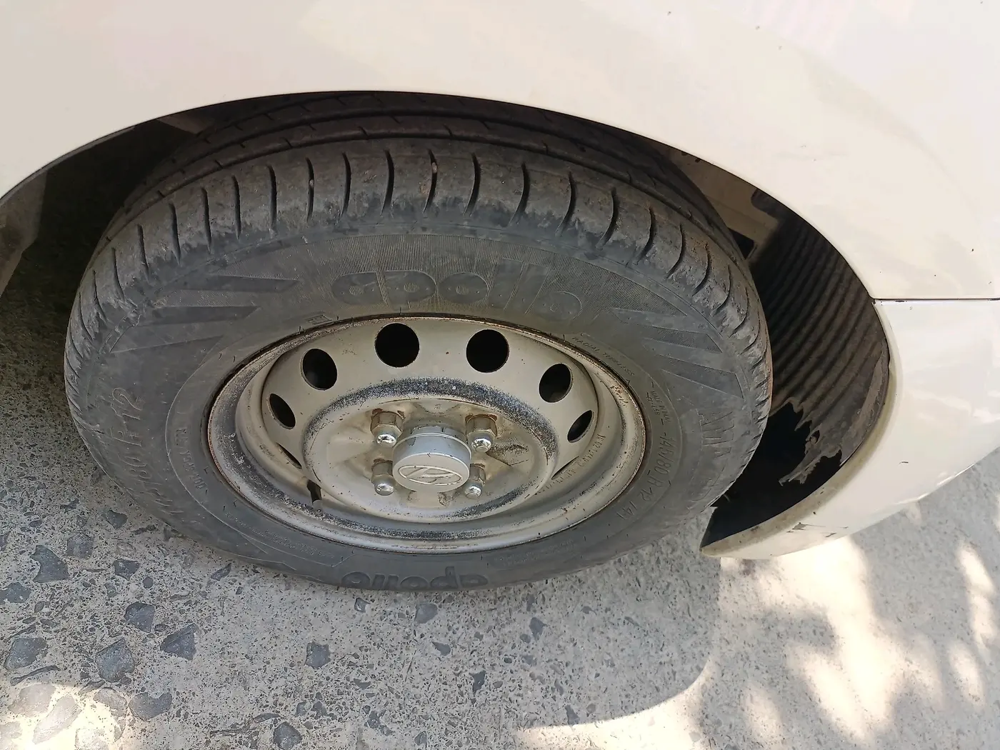 2014 Hyundai Eon ERA +, Petrol, Manual, 91,225 km, tyre