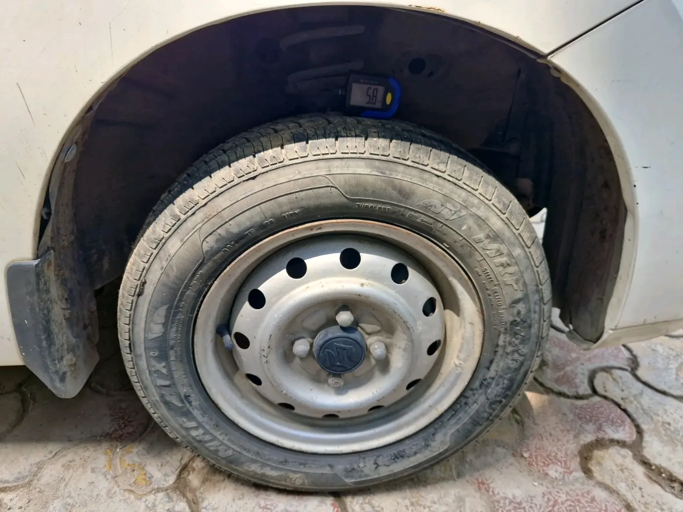 2011 Maruti Wagon R 1.0 LXI CNG, CNG, Manual, 88,293 km, tyre