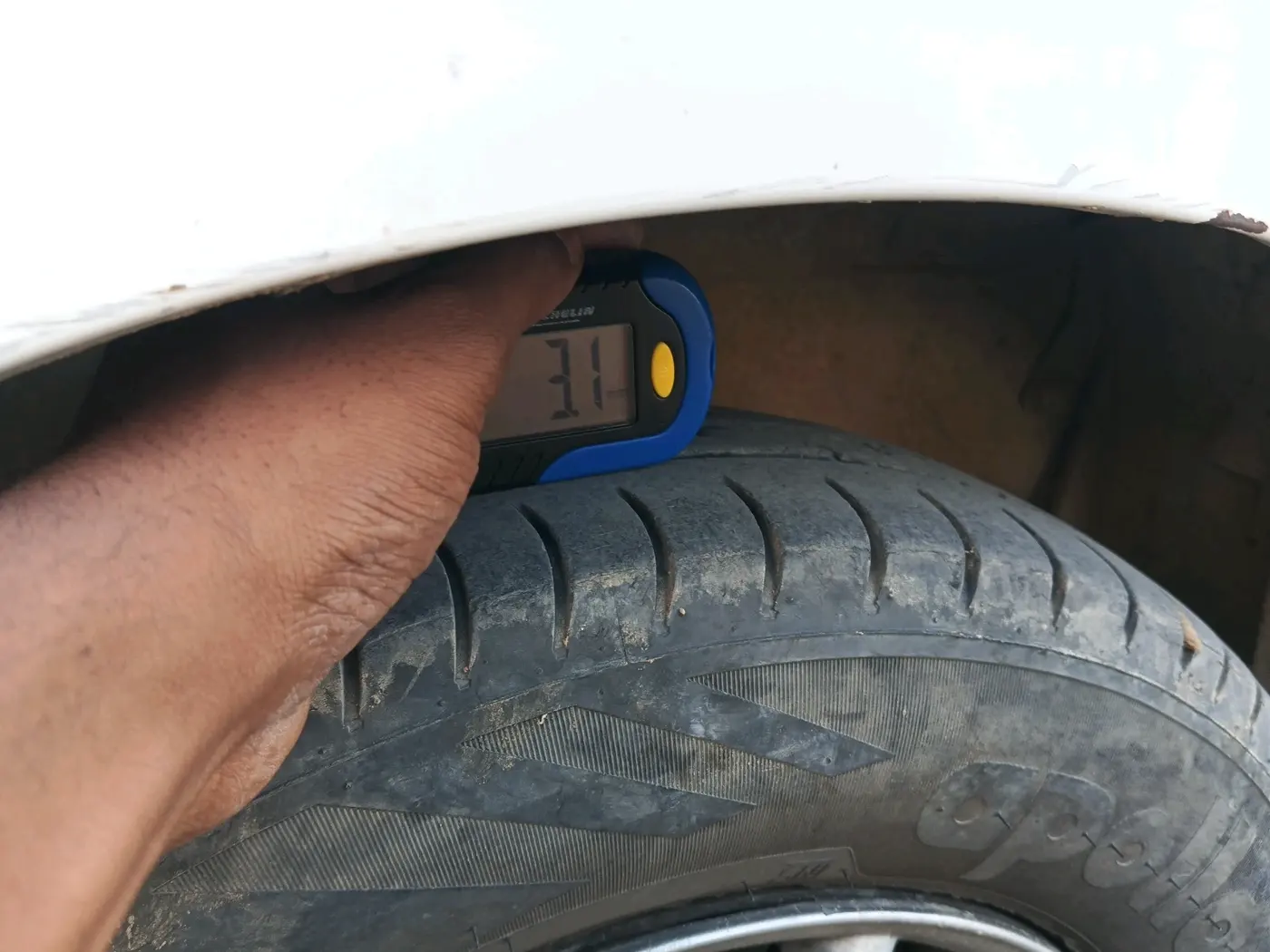 2013 Maruti Alto 800 LX, CNG, Manual, 1,19,535 km, tyre
