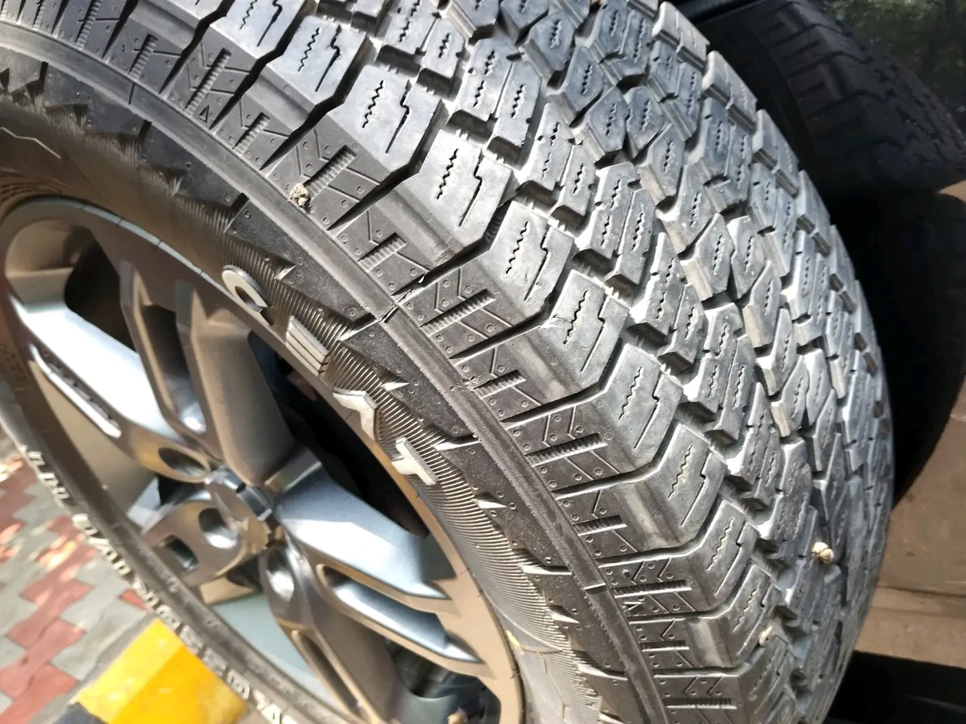 2023 Mahindra Thar LX D AT 4WD HT, Diesel, Automatic, 48,681 km, tyre