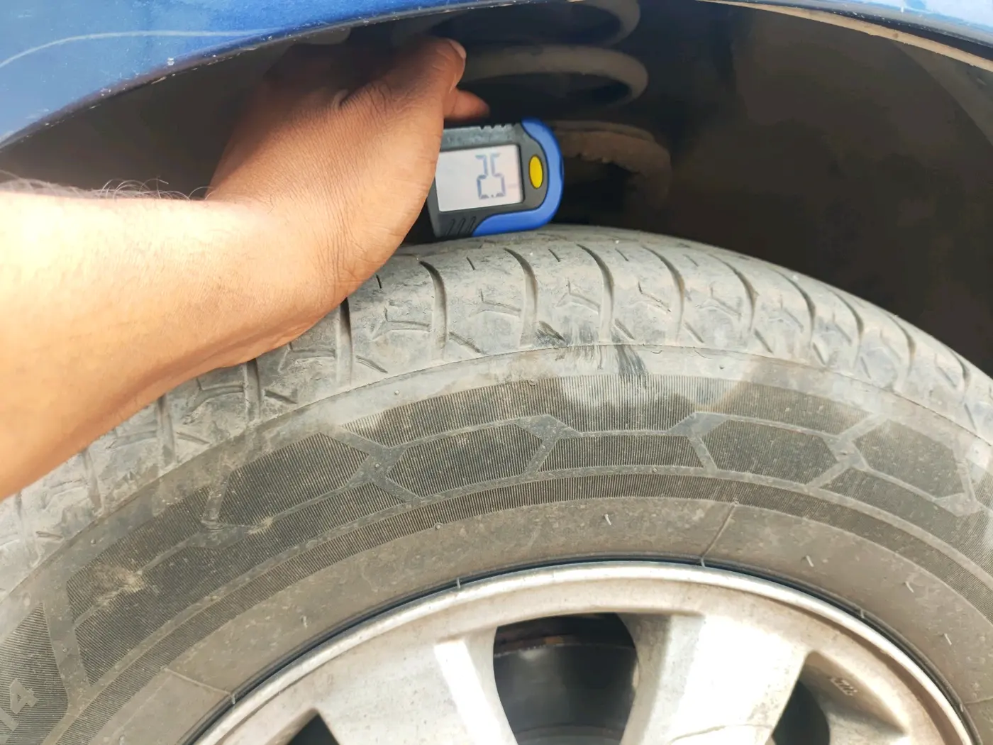 2012 Maruti Ritz ZXI, Petrol, Manual, 1,67,233 km, tyre