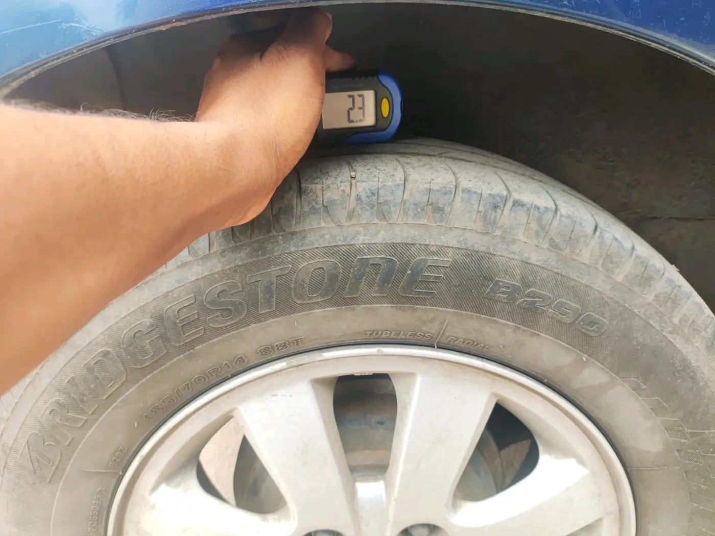 2012 Maruti Ritz ZXI, Petrol, Manual, 1,67,233 km, tyre