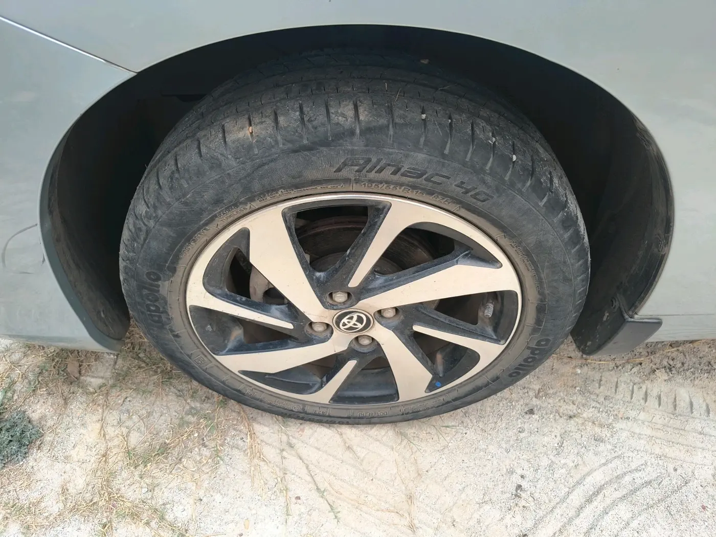 2022 Toyota Glanza V, Petrol, Manual, 35,702 km, tyre