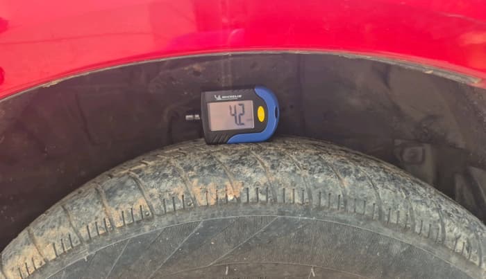 2012 Honda Brio V MT, CNG, Manual, 57,239 km, tyre