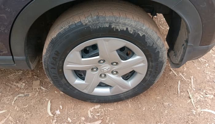 2022 Hyundai VENUE S+ 1.2, Petrol, Manual, 50,245 km, tyre