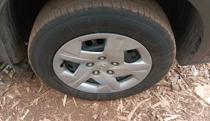 2022 Hyundai VENUE S+ 1.2, Petrol, Manual, 50,245 km, tyre