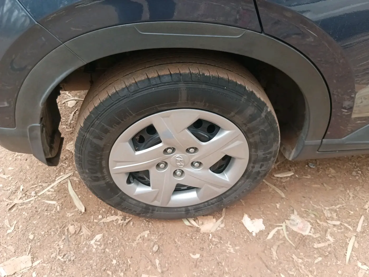 2022 Hyundai VENUE S+ 1.2, Petrol, Manual, 51,000 km, tyre