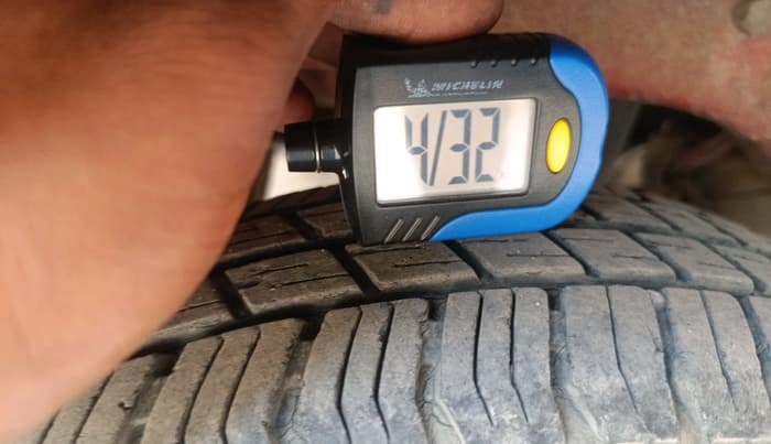2018 Maruti Alto 800 LXI O, Petrol, Manual, 13,089 km, tyre