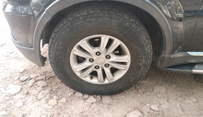 2013 Ssangyong Rexton RX7, Diesel, Automatic, 1,95,804 km, tyre