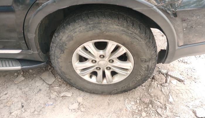 2013 Ssangyong Rexton RX7, Diesel, Automatic, 1,95,804 km, tyre