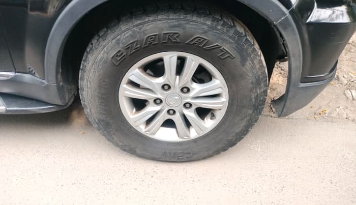 2013 Ssangyong Rexton RX7, Diesel, Automatic, 1,95,804 km, tyre