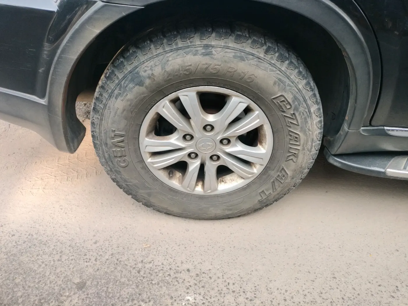 2013 Ssangyong Rexton RX7, Diesel, Automatic, 1,95,804 km, tyre