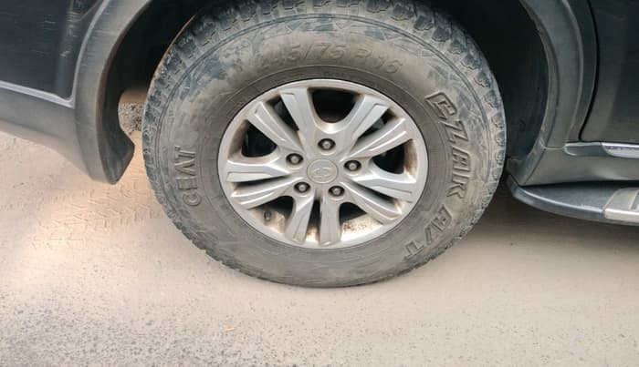 2013 Ssangyong Rexton RX7, Diesel, Automatic, 1,95,804 km, tyre
