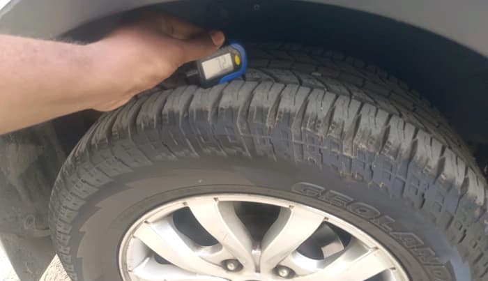 2018 Mahindra XUV500 W11 AT, Diesel, Automatic, 1,28,553 km, tyre