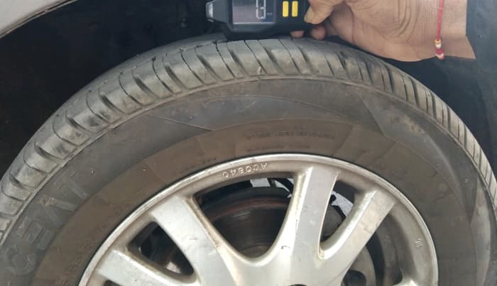 2015 Honda Brio VX MT, CNG, Manual, 1,05,210 km, tyre