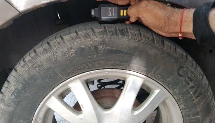 2015 Honda Brio VX MT, CNG, Manual, 1,05,210 km, tyre