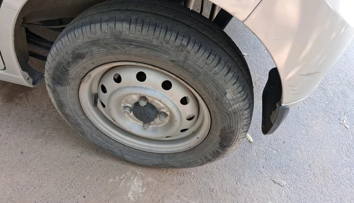 2011 Maruti Wagon R 1.0 LXI LPG, CNG, Manual, 74,433 km, tyre