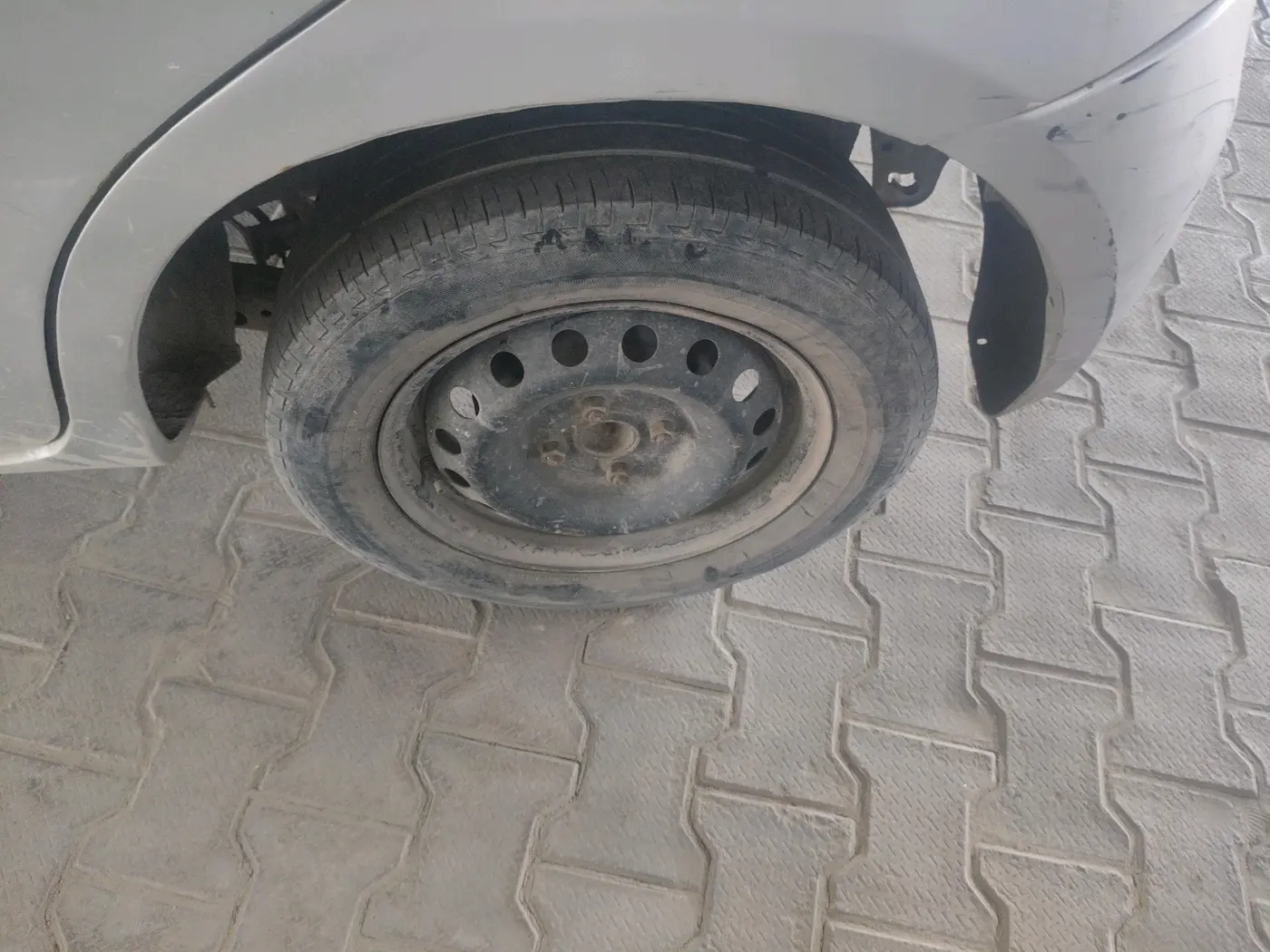 2011 Toyota Etios Liva G, Petrol, Manual, 1,16,846 km, tyre