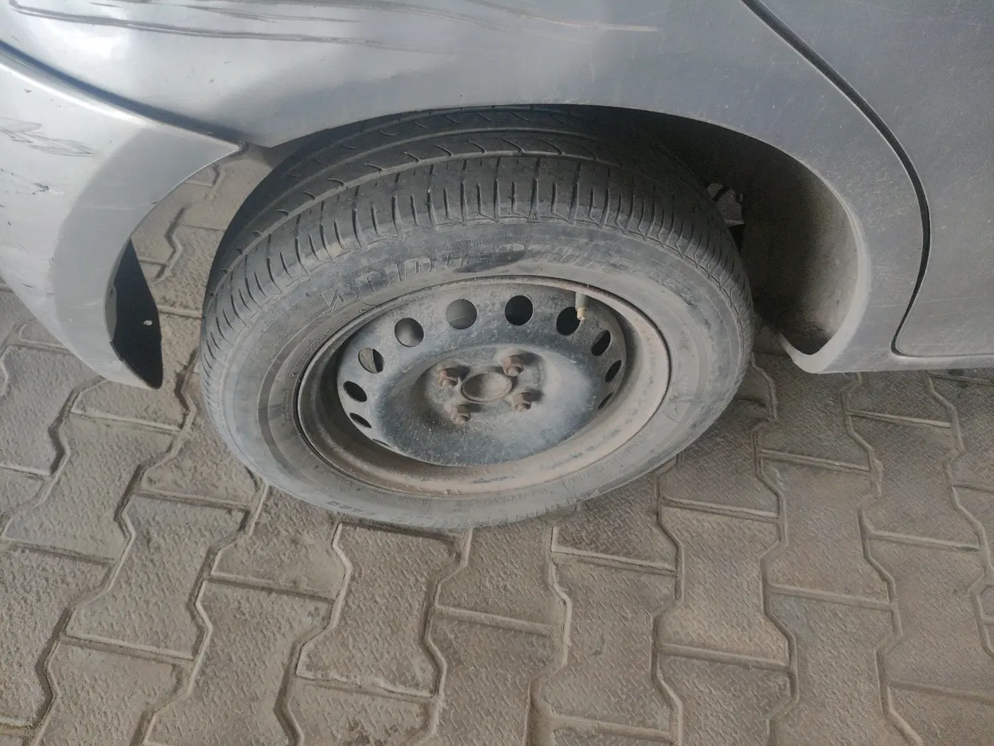 2011 Toyota Etios Liva G, Petrol, Manual, 1,16,846 km, tyre