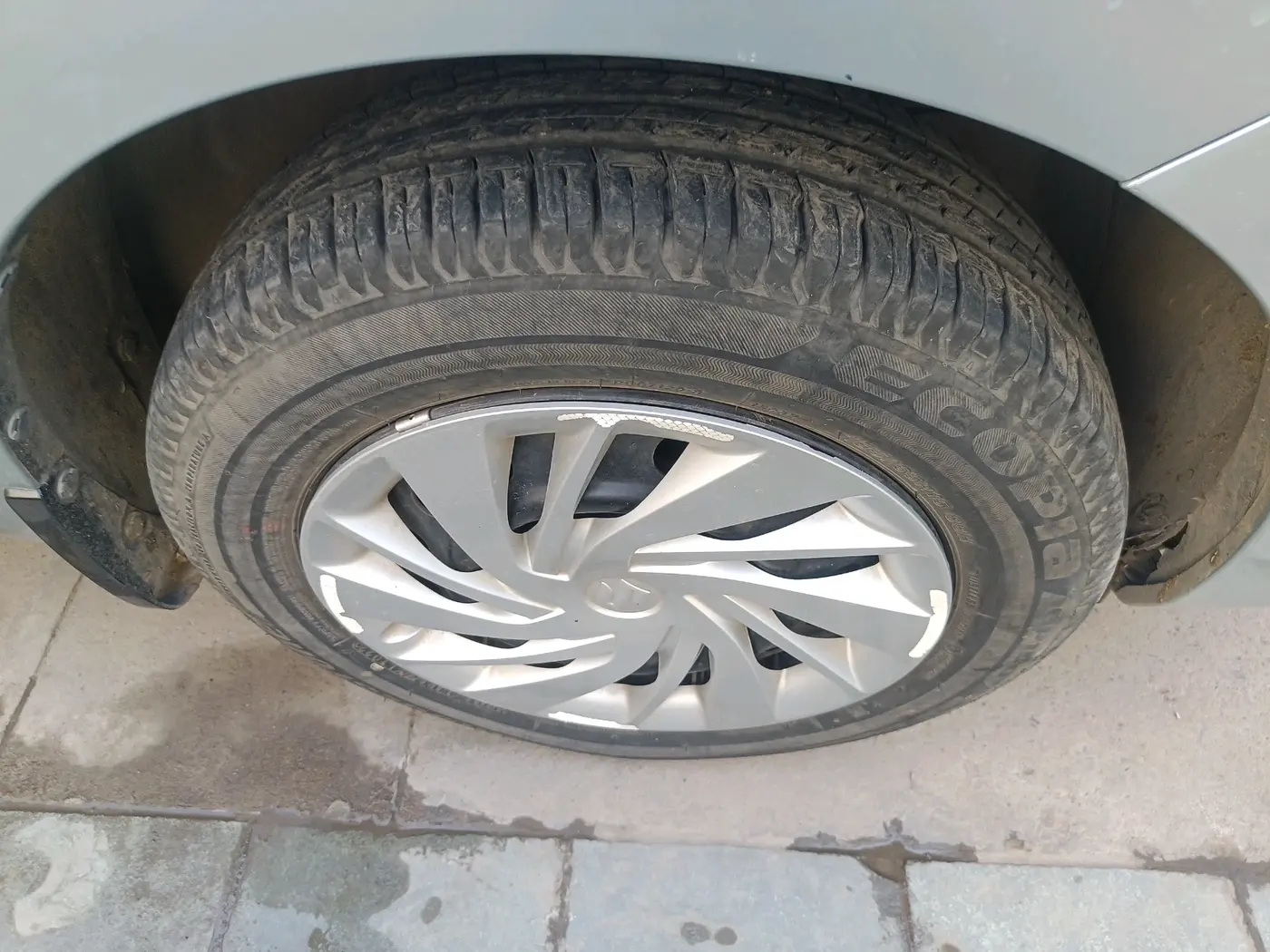 2022 Maruti Ertiga VXI SHVS, Petrol, Manual, 48,000 km, tyre