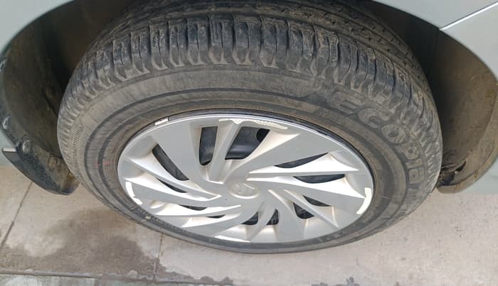 2022 Maruti Ertiga VXI SHVS, Petrol, Manual, 46,691 km, tyre