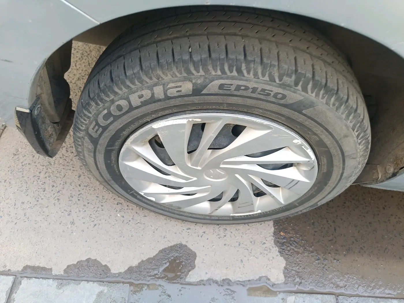 2022 Maruti Ertiga VXI SHVS, Petrol, Manual, 48,000 km, tyre