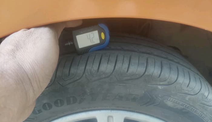2017 Tata Tiago XZ PETROL, Petrol, Manual, 64,387 km, tyre