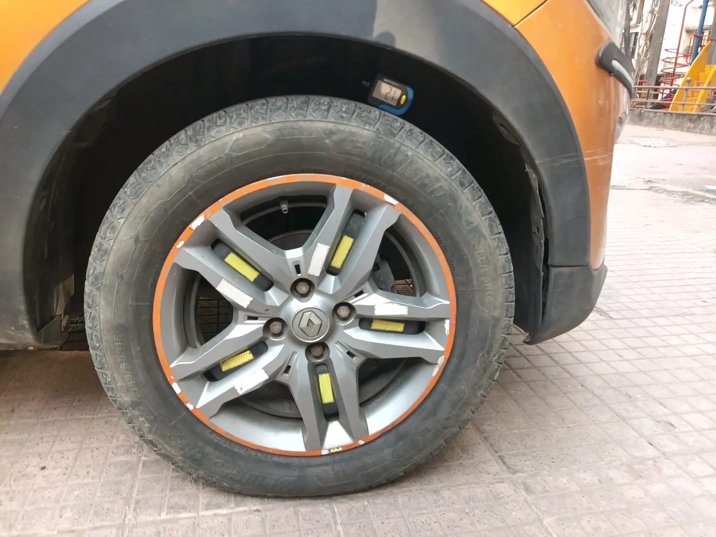 2020 Renault TRIBER RXZ AMT, Petrol, Automatic, 1,13,386 km, tyre