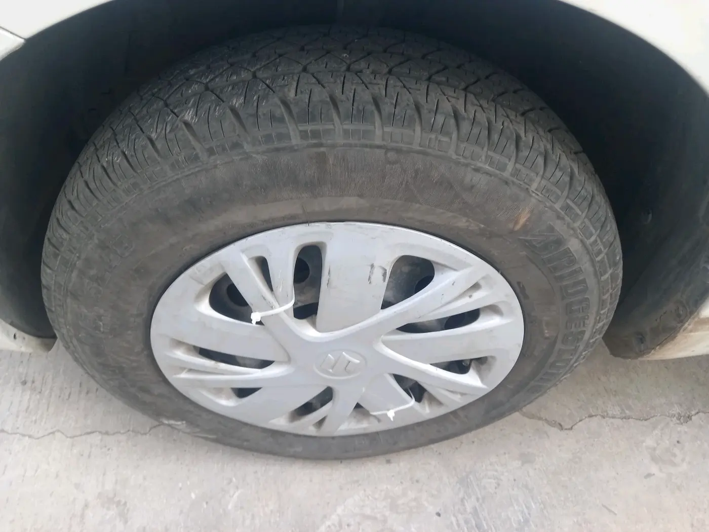 2015 Maruti Swift VXI, Petrol, Manual, 64,627 km, tyre