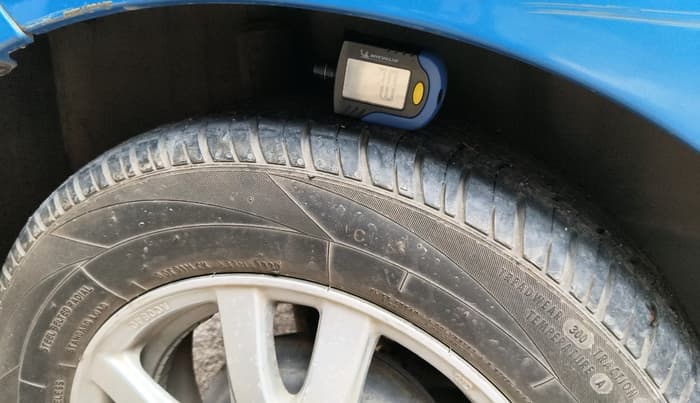 2013 Honda Brio V MT, Petrol, Manual, 63,064 km, tyre
