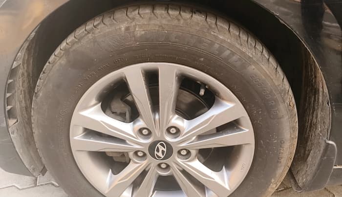 2017 Hyundai New Elantra 2.0 SX(O) AT PETROL, Petrol, Automatic, 52,157 km, tyre