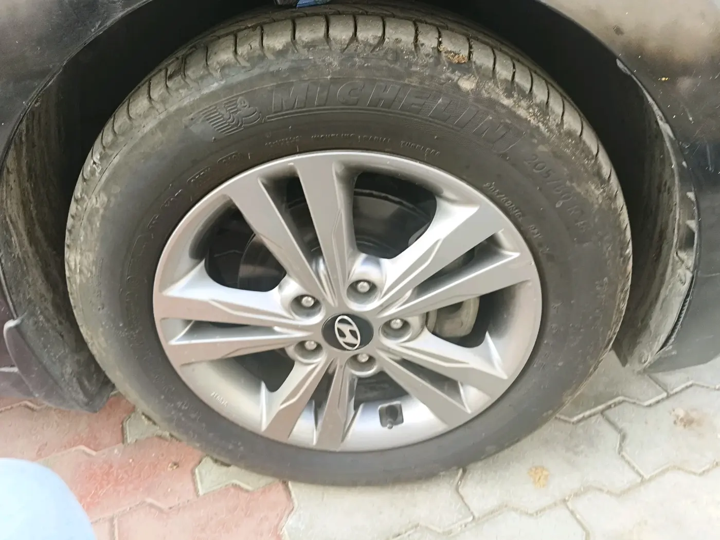 2017 Hyundai New Elantra 2.0 SX(O) AT PETROL, Petrol, Automatic, 52,157 km, tyre