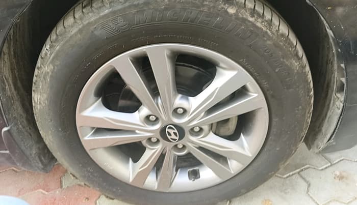 2017 Hyundai New Elantra 2.0 SX(O) AT PETROL, Petrol, Automatic, 52,157 km, tyre