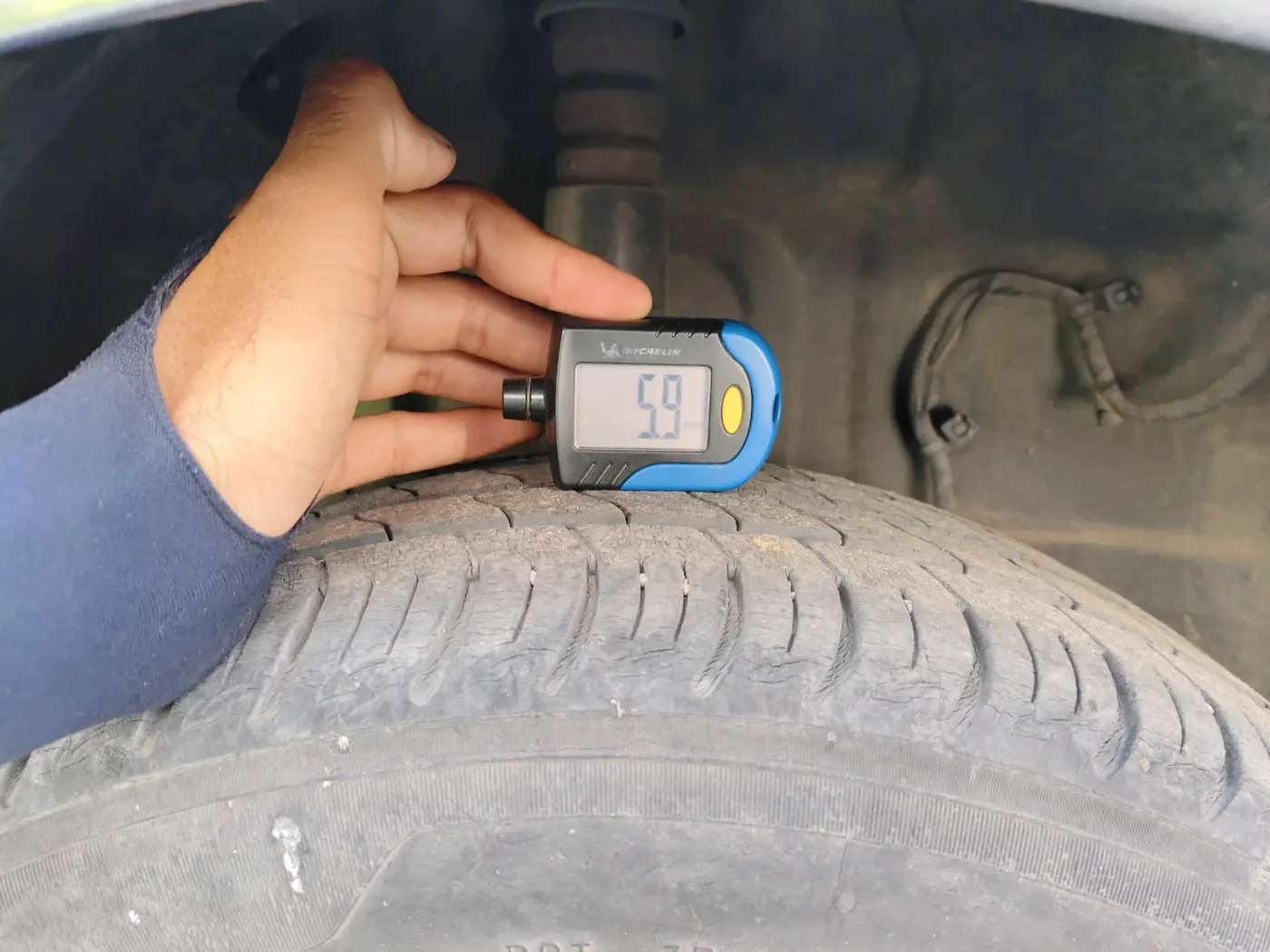 2021 Tata ALTROZ XM PLUS PETROL, Petrol, Manual, 34,016 km, tyre