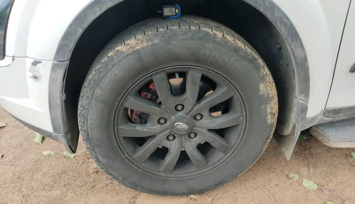2016 Mahindra XUV500 W6 AT, Diesel, Automatic, 84,884 km, tyre
