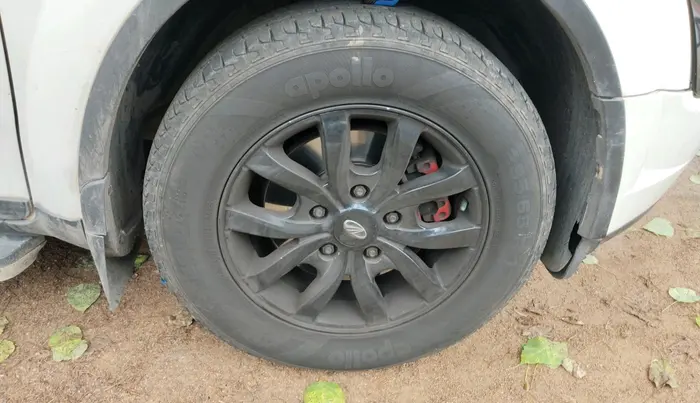 2016 Mahindra XUV500 W6 AT, Diesel, Automatic, 84,884 km, tyre