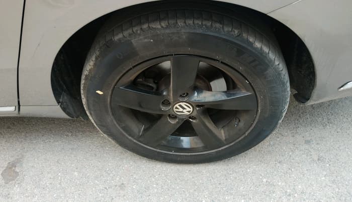 2012 Volkswagen Passat HIGHLINE DSG, Diesel, Automatic, 1,75,644 km, tyre