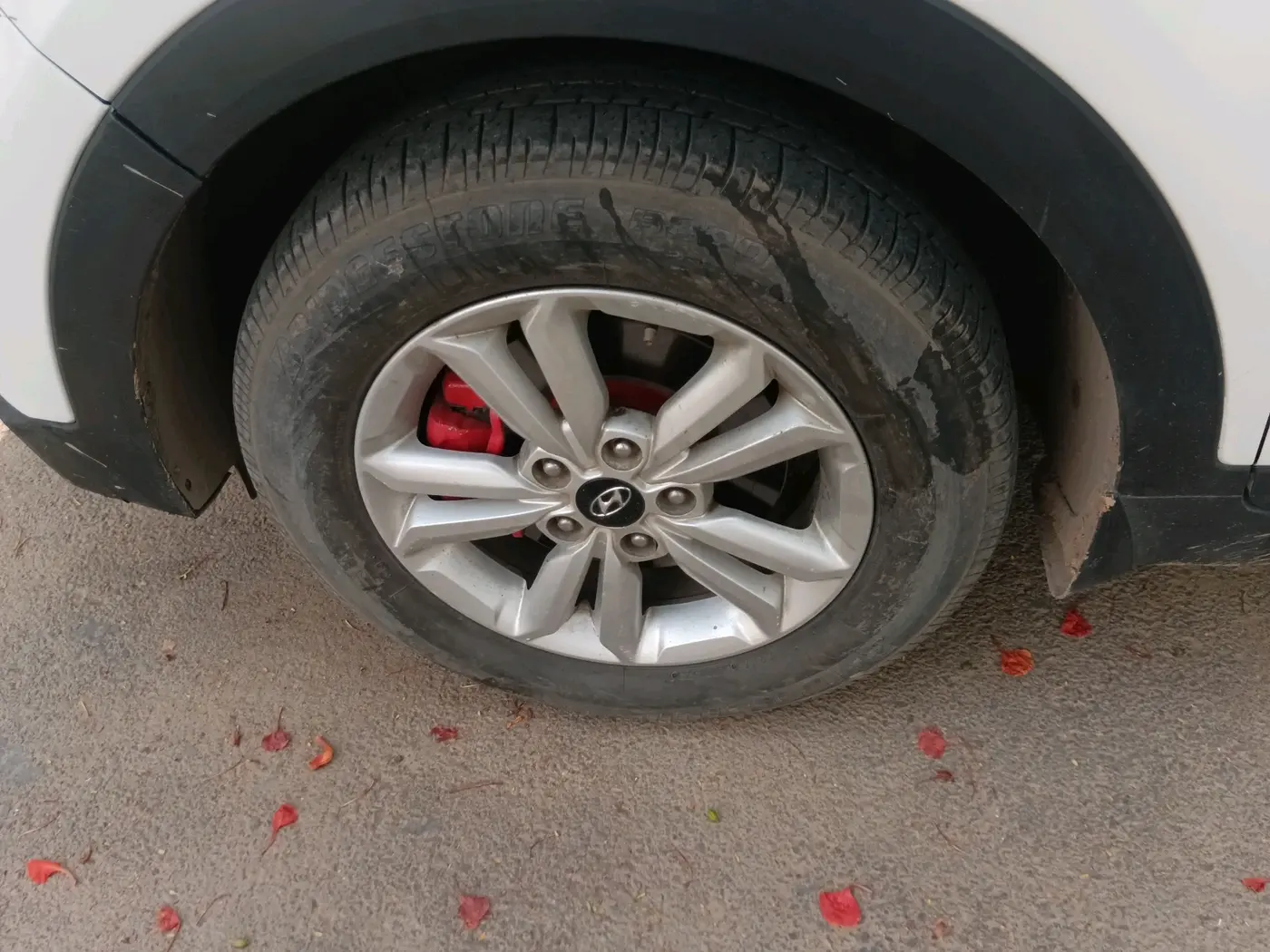 2016 Hyundai Creta SX PLUS 1.6 PETROL, CNG, Manual, 92,120 km, tyre