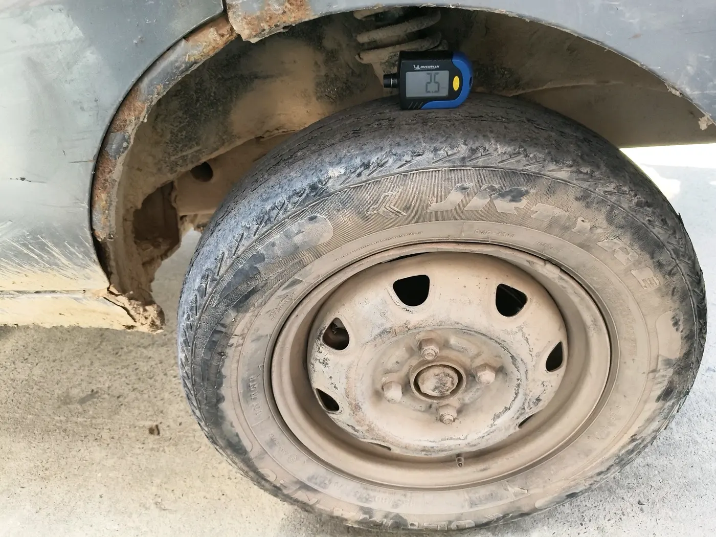2012 Maruti Eeco 7 STR, Petrol, Manual, 2,01,194 km, tyre
