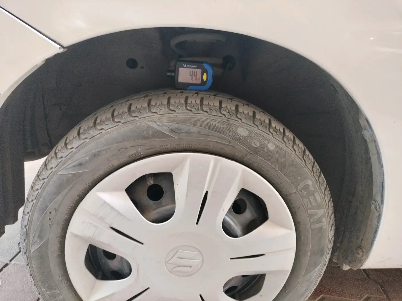 2016 Maruti Wagon R 1.0 VXI, Petrol, Manual, 77,821 km, tyre