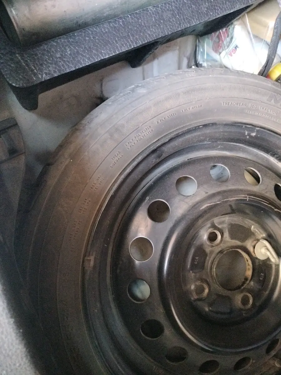 2016 Maruti Wagon R 1.0 VXI, Petrol, Manual, 77,821 km, tyre